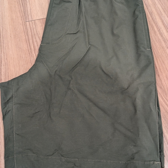 Club Monaco Green Shorts - Picture 4 of 4